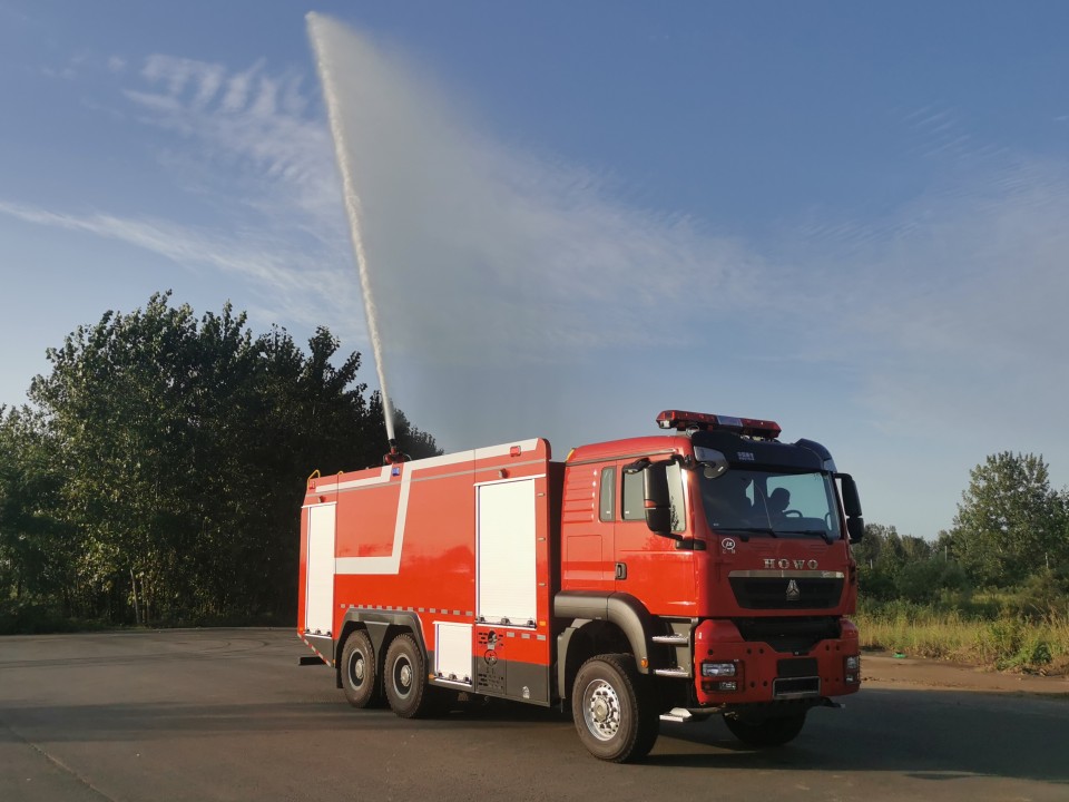 重汽豪沃后雙橋泡沫消防車(17.55噸)圖片